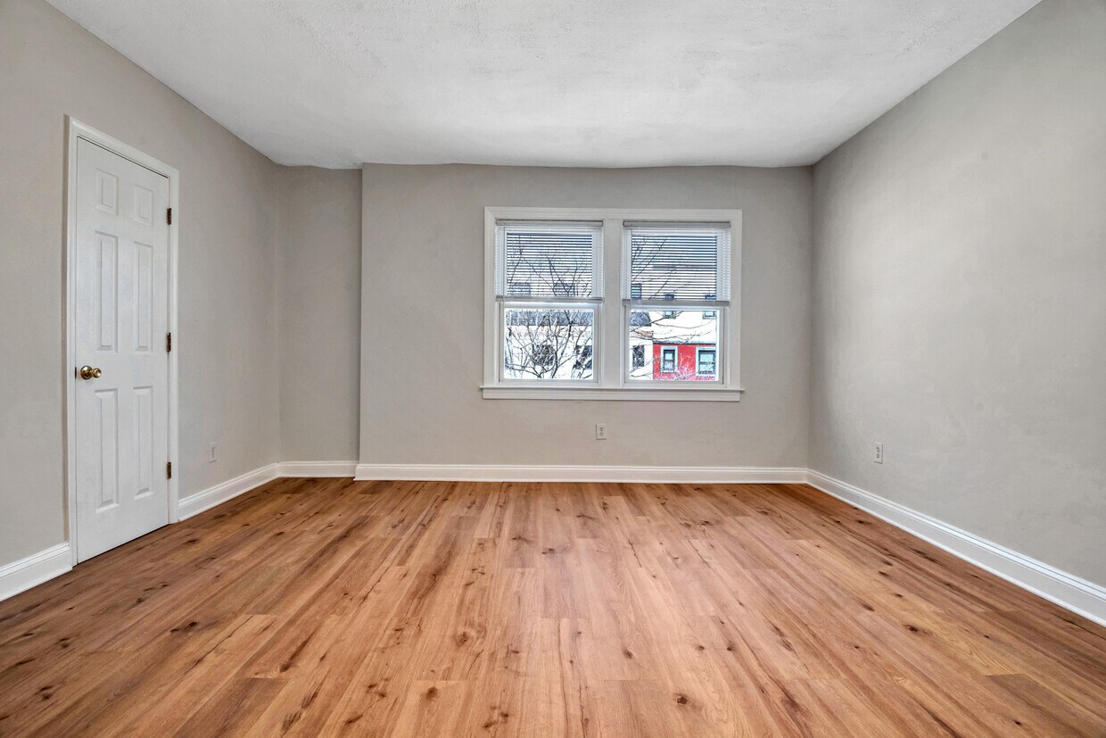 Foto principal - 1621 E St NE