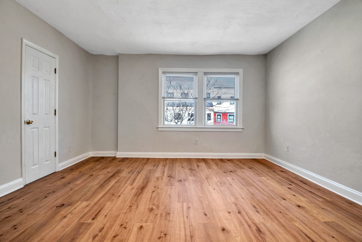 Primary Photo - 1621 E St NE