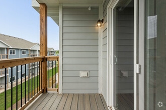 1BR, 1BA - 689SF - Balcony - Creekside Heights Apartments, LLC