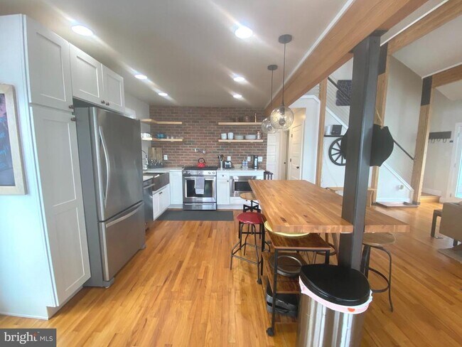 Foto del edificio - 3550 Bay View Dr