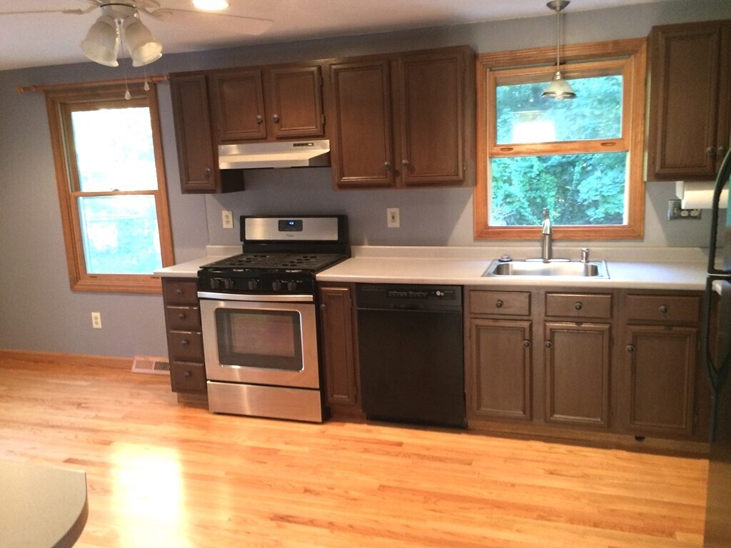 14 Bradford Ave, Sharon, MA 02067 Townhome Rentals in Sharon MA