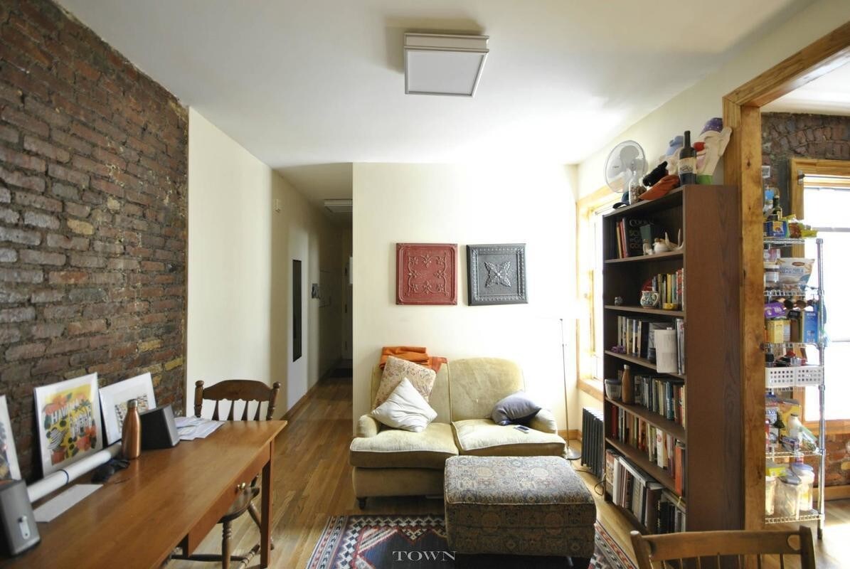 Foto principal - 300 S 3rd St