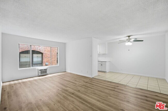 Foto del edificio - 4100 W 1st St