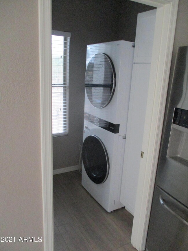 Building Photo - 2747 S Sailors Way