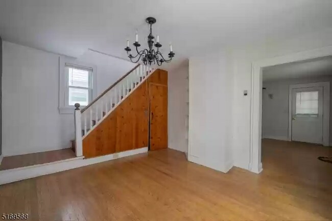 Foto del edificio - 101 Maple Ave