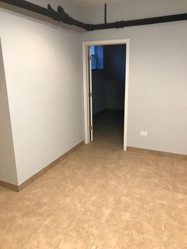 Building Photo - 1209 E Madison Park