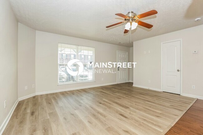Foto del edificio - 3 Bedroom Pet-Friendly Home in La Vergne, TN with Main Street Renewal