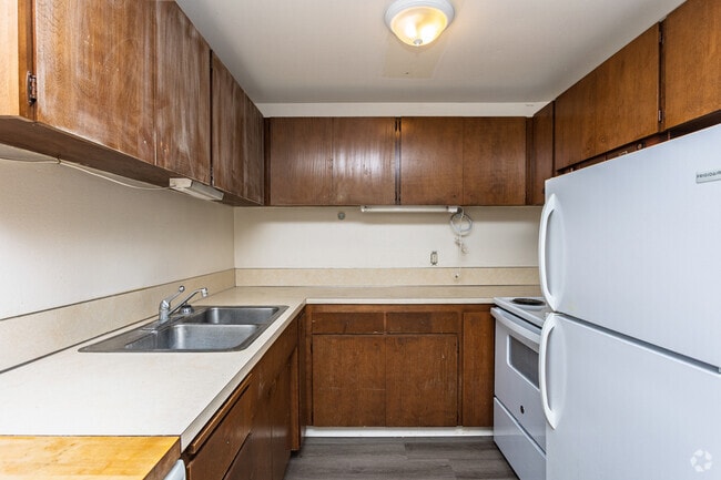 2BR, 1BA - 923SF - Kitchen - Garden Square Apartments