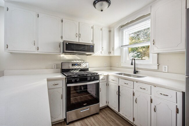 Foto del edificio - 2755 E Surrey Dr