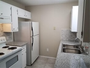 Building Photo - 105 Owen Cir