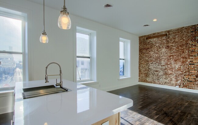 Building Photo - 923 N 3rd St
