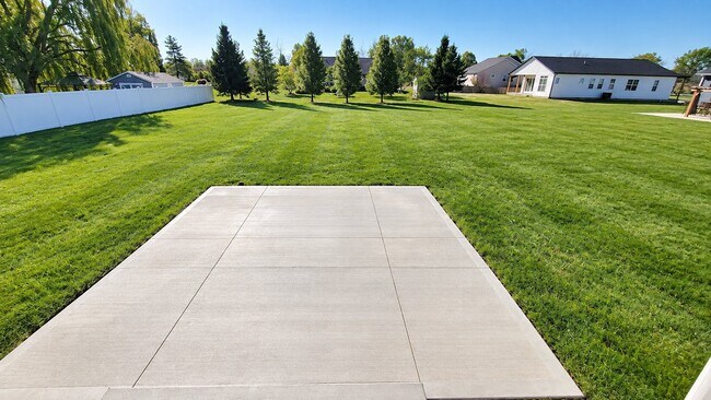 Foto del edificio - 405 Sugar Maple Ln