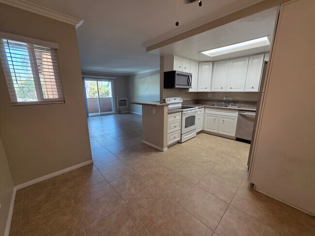 Building Photo - 204 Woodland Pkwy