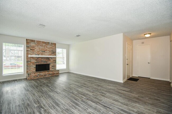 Foto del edificio - 1415 Gentle Bend Dr