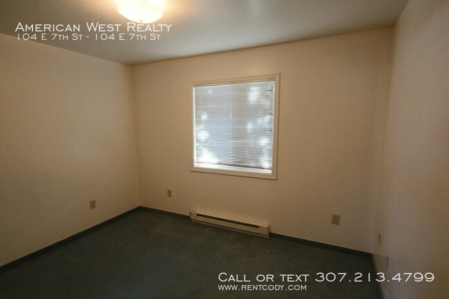 Building Photo - Ground floor apartment with utilities