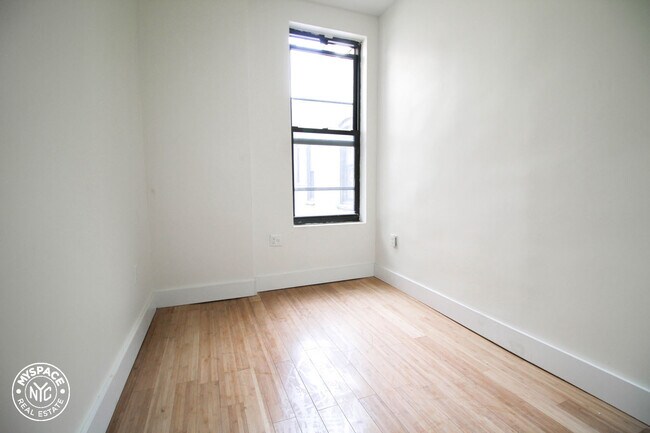 Building Photo - 533 Knickerbocker Ave