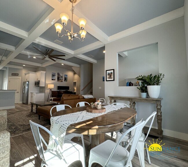 Building Photo - Stunning Custom Home in Prime Location wit...
