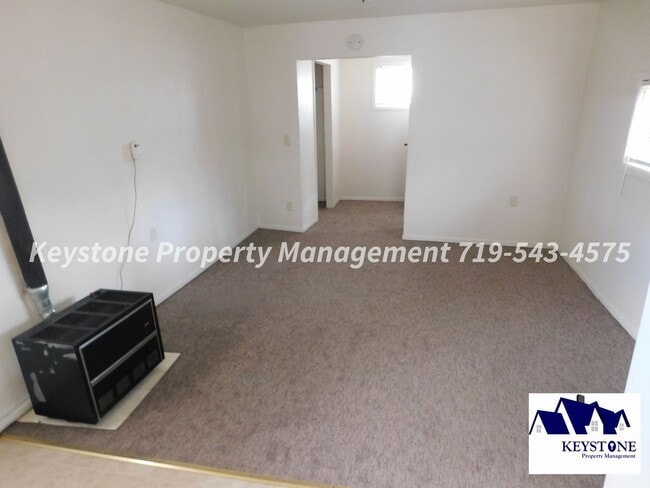 Building Photo - Small Dog Welcome! AC Unit Included! Studio Near Downtown $700/$700