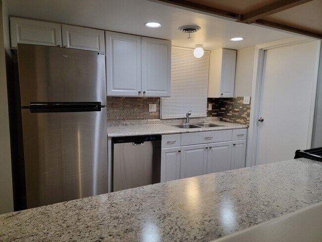 Building Photo - 369 Greenland Dr