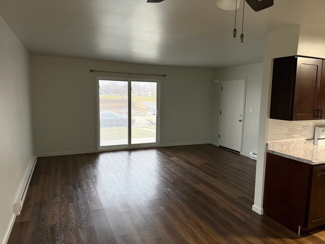 Building Photo - 375 Lynn Dr