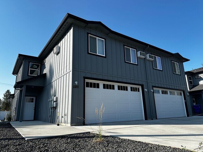 Building Photo - 1320-1320 E Farwell Rd