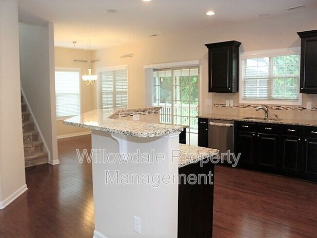 Building Photo - 717 Minerva Dale Dr