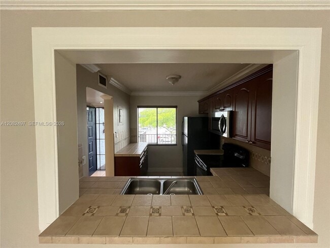 Foto del edificio - 8560 N Sherman Cir
