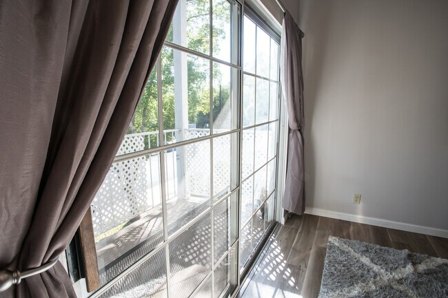 Foto del edificio - 13714 Midland Rd