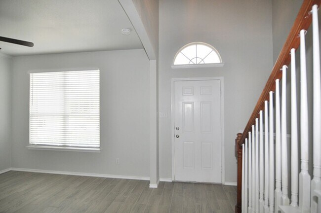 Foto del edificio - 9020 Brook Hill Ln