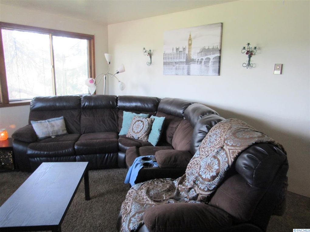 Living Room - 1355 NW Deane St