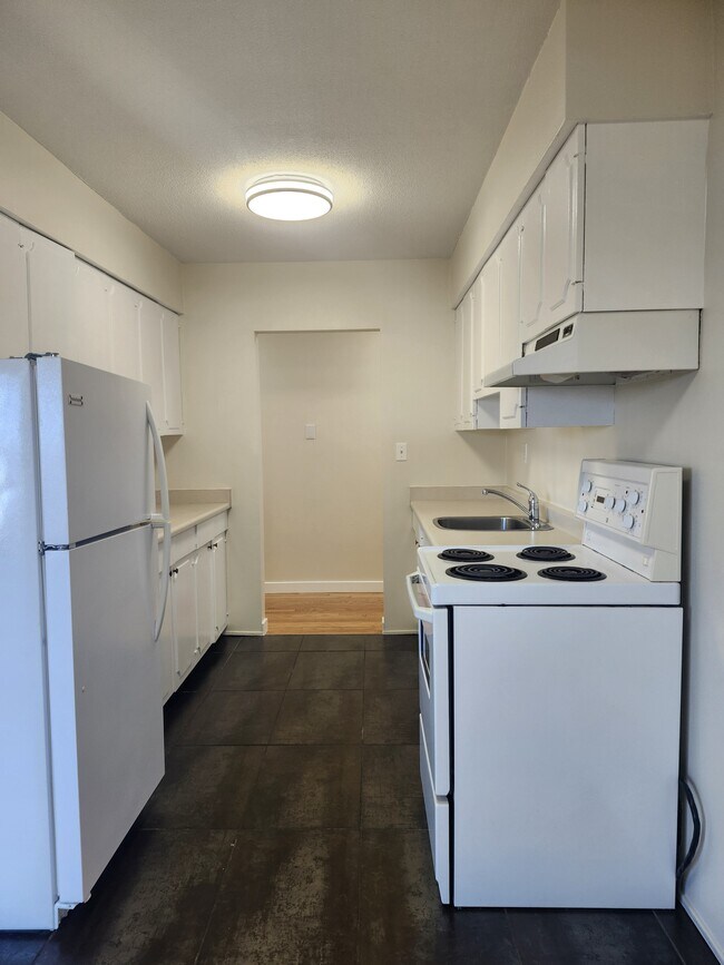 Photo du bâtiment - 1653 Oak Bay Ave