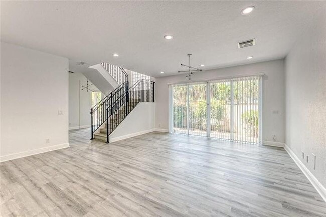 Photo - 502 SW 4th Ave Townhome