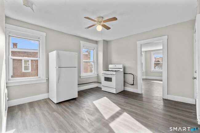 Building Photo - 313 High St