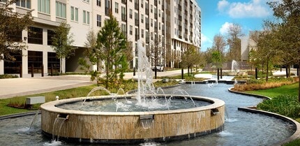 Building Photo - 8900 Six Pines Dr