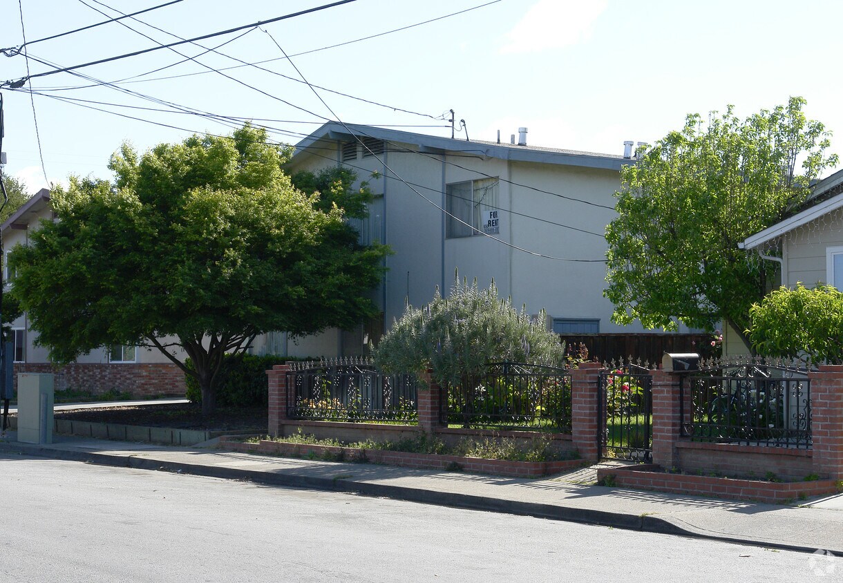 Primary Photo - 70 Buckingham Ave