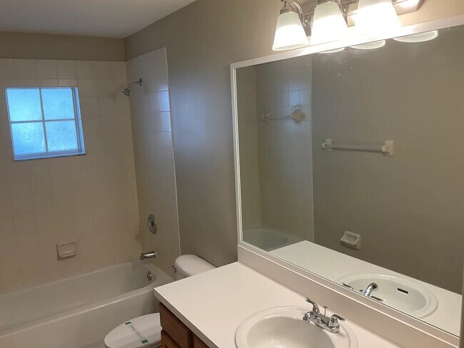 Building Photo - 1851 Oakgrove Ave