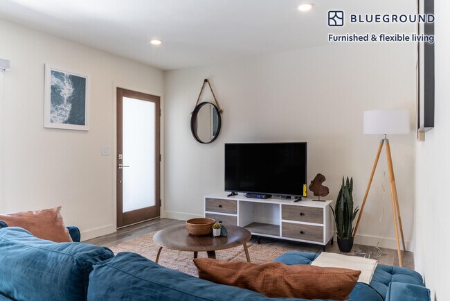 Building Photo - 312 Calle Miramar