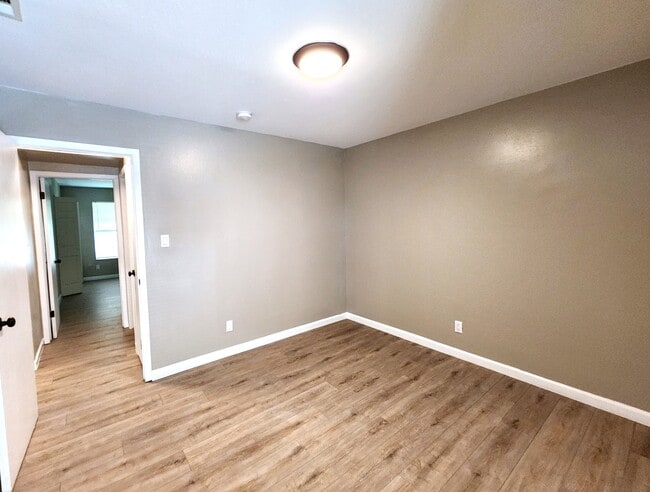 Building Photo - 5908 S Willow Way