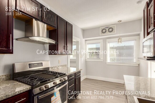 Building Photo - Downtown 1 Bedroom, 1 Bath! Walk to plenty...