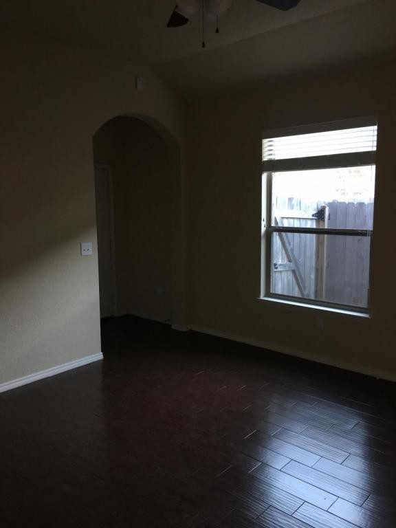 Foto del edificio - 664 Creekside Dr