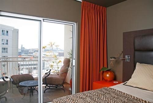 Foto del edificio - 140 S Van Ness Ave