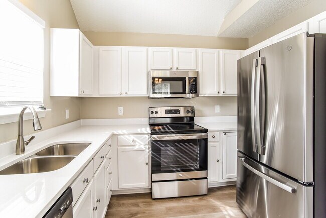 Foto del edificio - 5925 Timbertop Ln