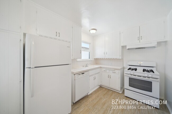 Foto del edificio - 5301 Vantage Ave