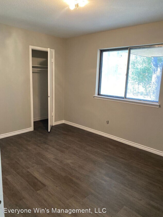 Building Photo - 3 br, 2 bath House - 3102 Red Oak