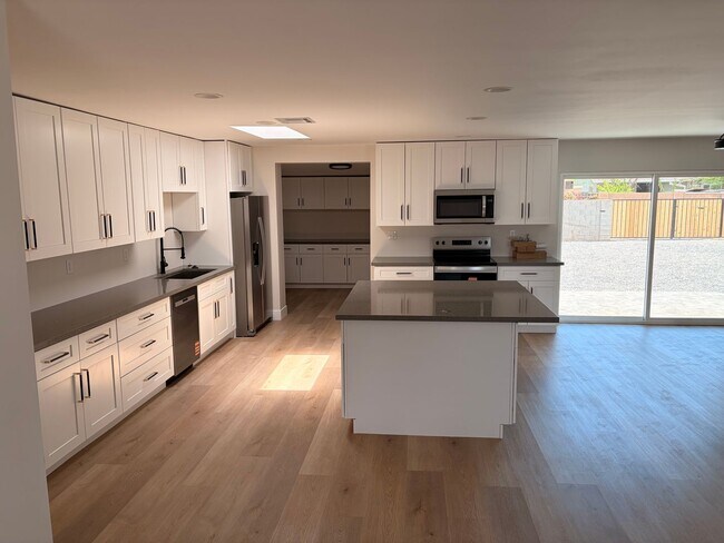 Foto del edificio - Completely remodeled home in North Mesa