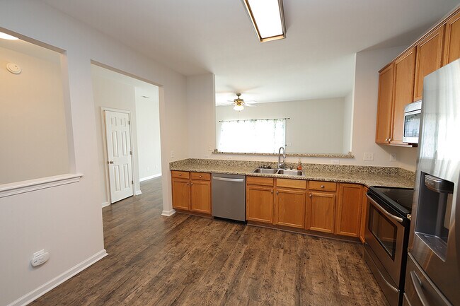 Building Photo - 336 Commons Dr