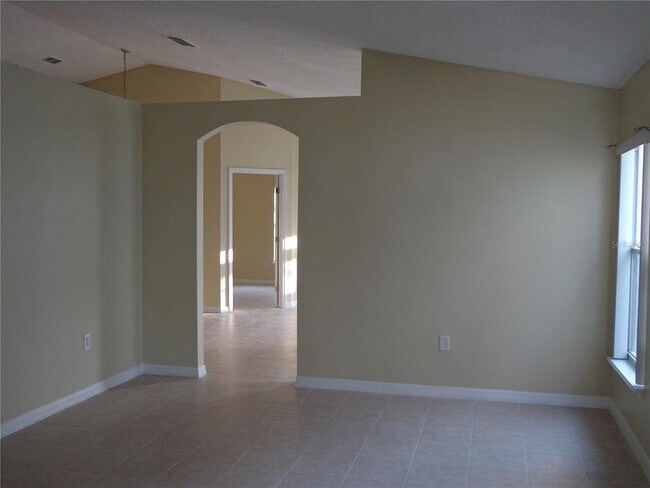 Building Photo - 1023 Clear Creek Cir