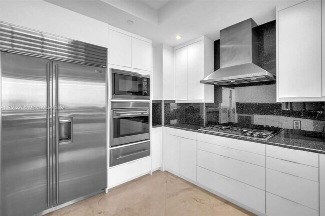 Foto del edificio - 10295 Collins Ave