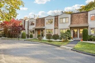 Building Photo - 6 Pheasant Walk