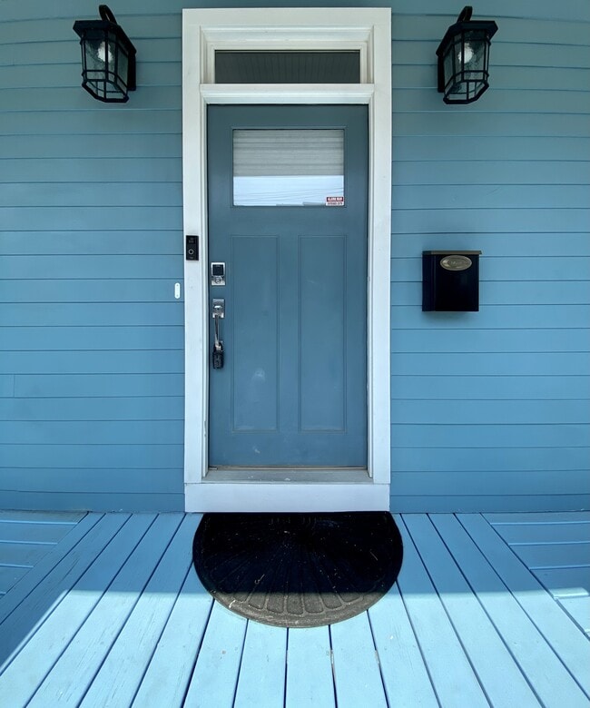 Building Photo - 305 Mallard Ave